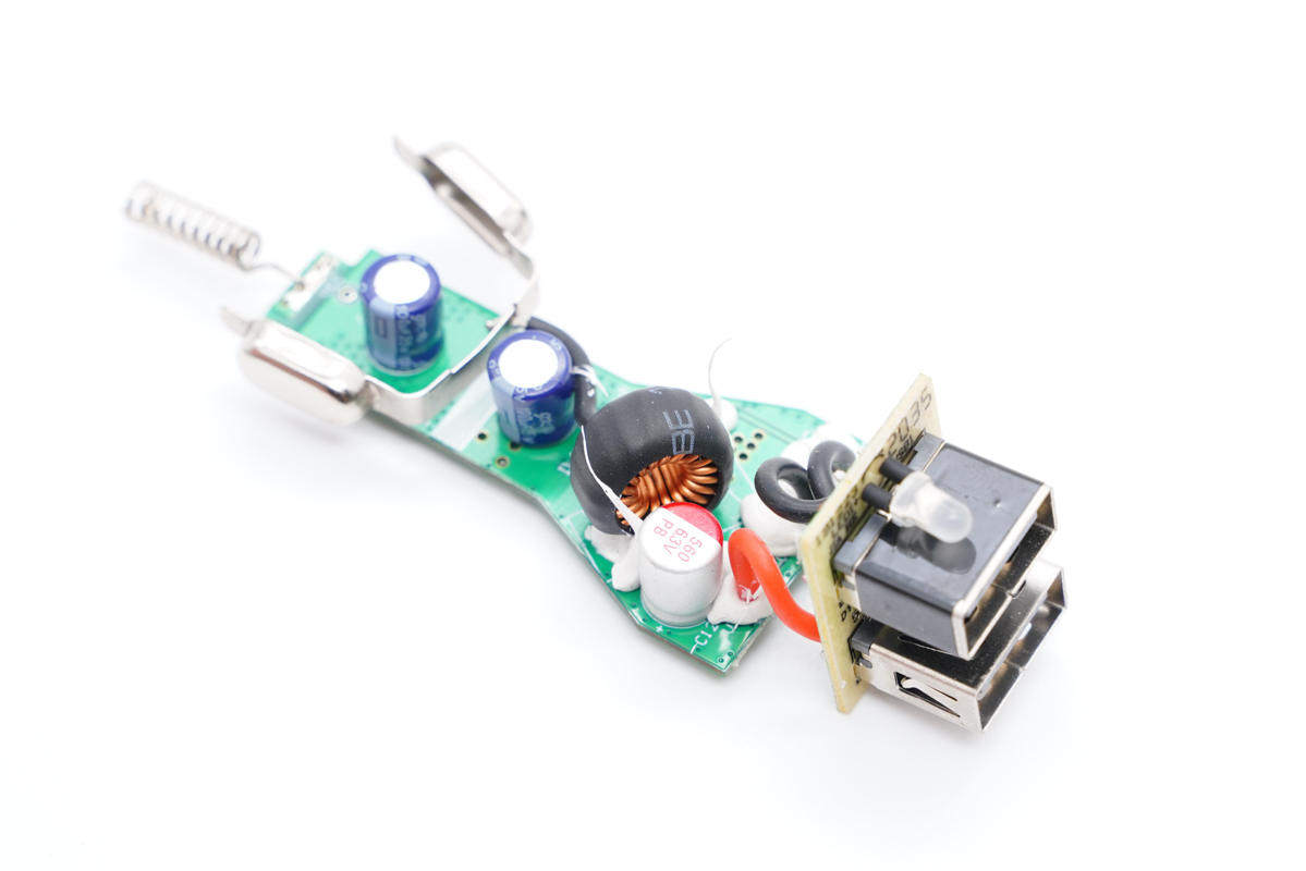 拆解报告:INSIGNIA影雅双A口24W车充NS-MCC24W2K-充电头网