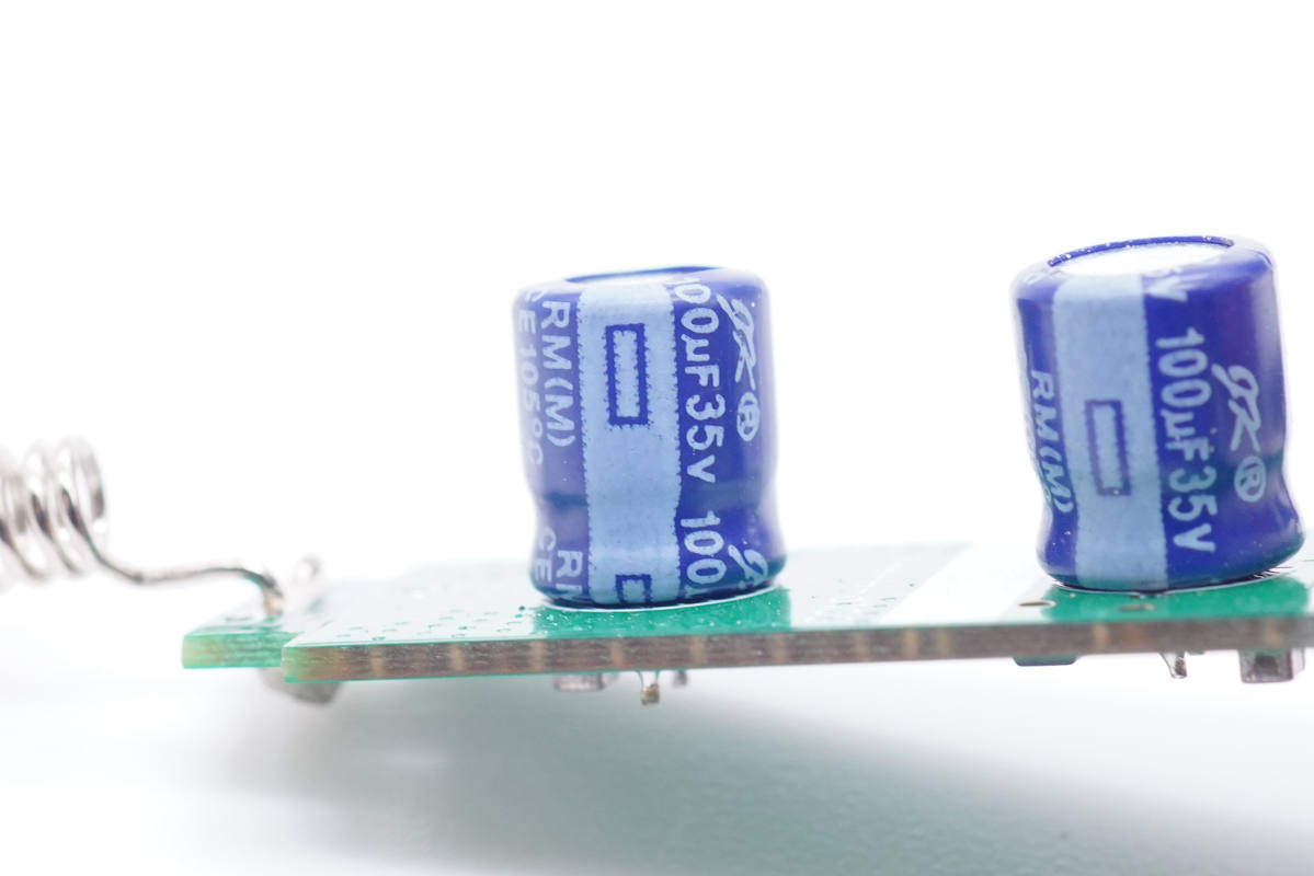 拆解报告:INSIGNIA影雅双A口24W车充NS-MCC24W2K-充电头网