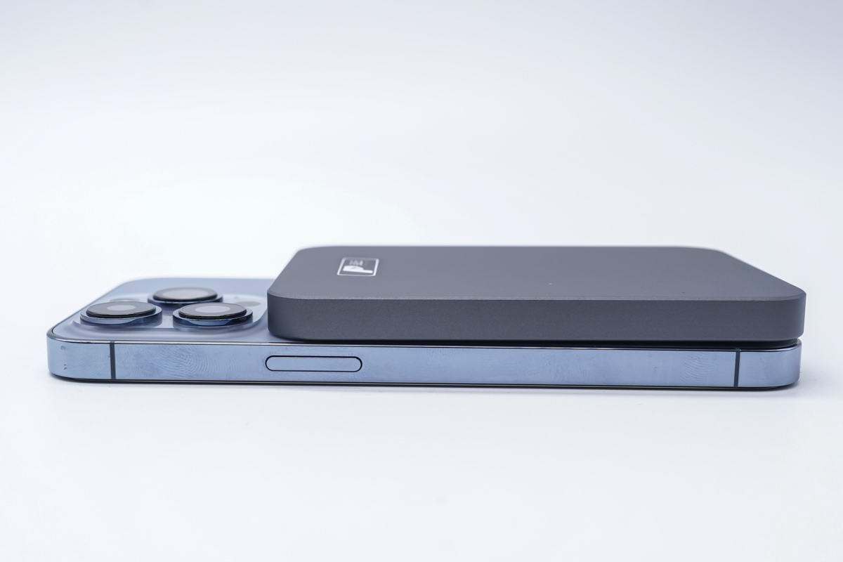 品丘推出磁吸无线充电宝，支持iPhone13全系列-充电头网