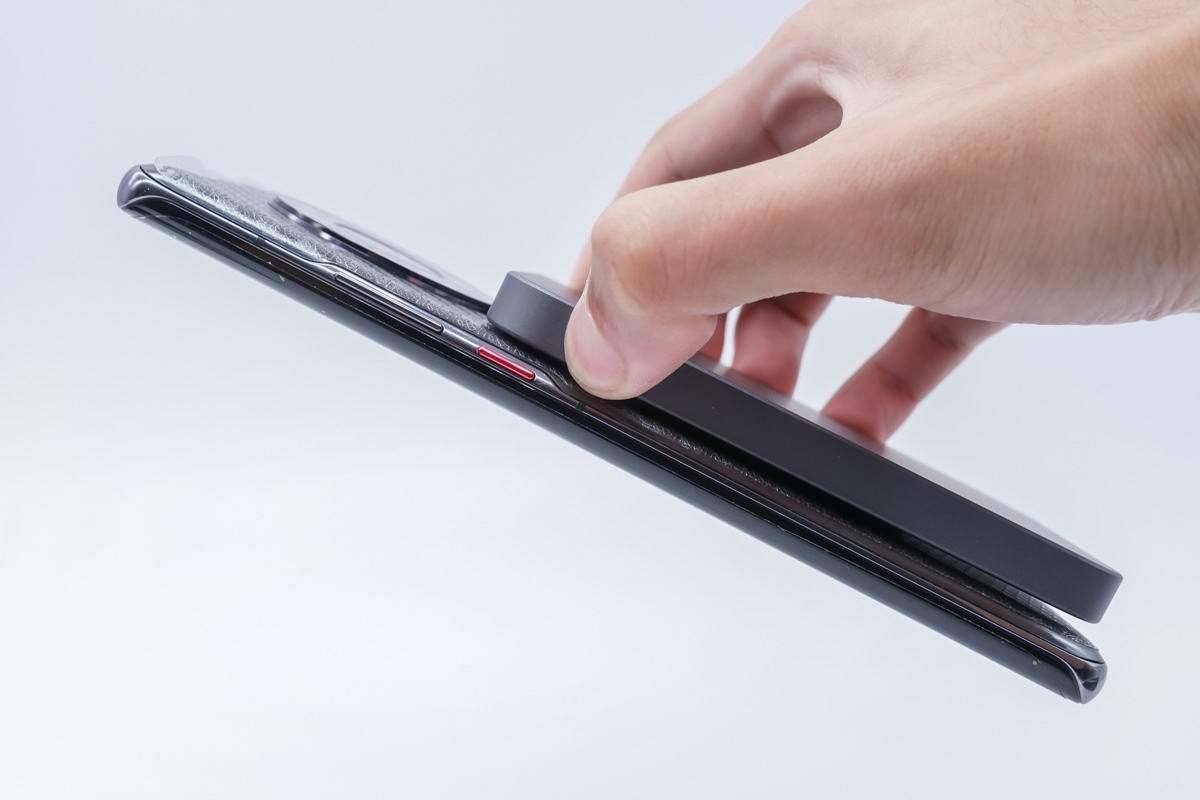品丘推出磁吸无线充电宝，支持iPhone13全系列-充电头网