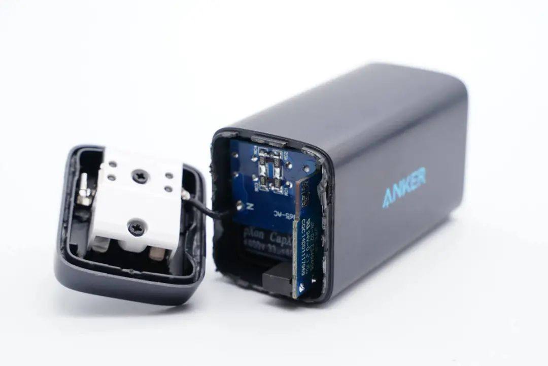 拆解报告：Anker安克65W 2C1A氮化镓充电器（英雄联盟版）-充电头网