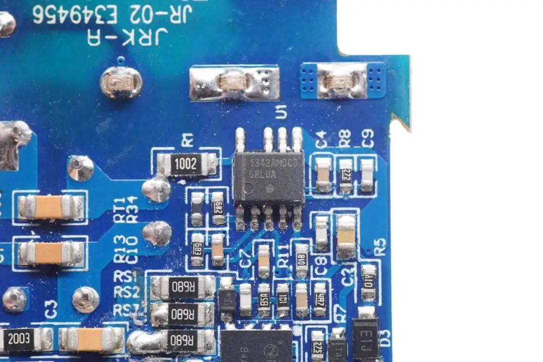 拆解报告：Anker安克65W 2C1A氮化镓充电器（英雄联盟版）-充电头网