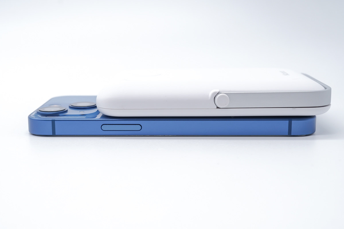 iPhone13的第二块电池，麦多多支架磁吸无线充电宝评测-充电头网