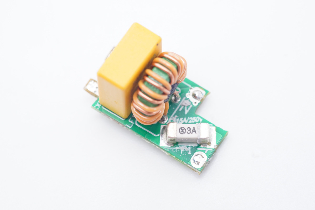 拆解报告:Sicgecs 65W 1A1C氮化镓超级闪充-充电头网