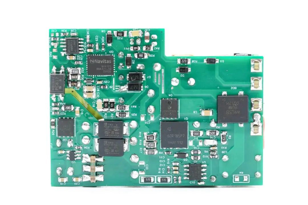 PFC+QR控制器全面国产，必易微120W氮化镓快充方案首秀-充电头网