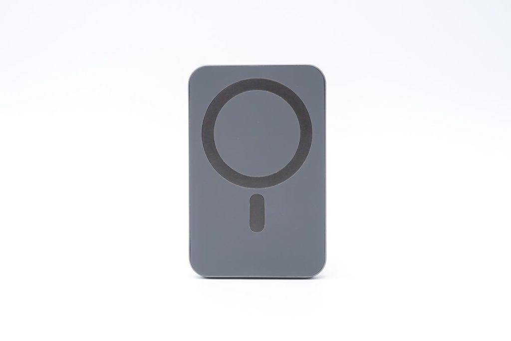超薄设计，为iPhone 13而来，品丘磁吸无线充电宝测评-充电头网