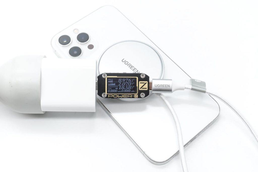 苹果官方认证，原汁原味的MagSafe充电体验，绿联磁吸无线充电器评测-充电头网