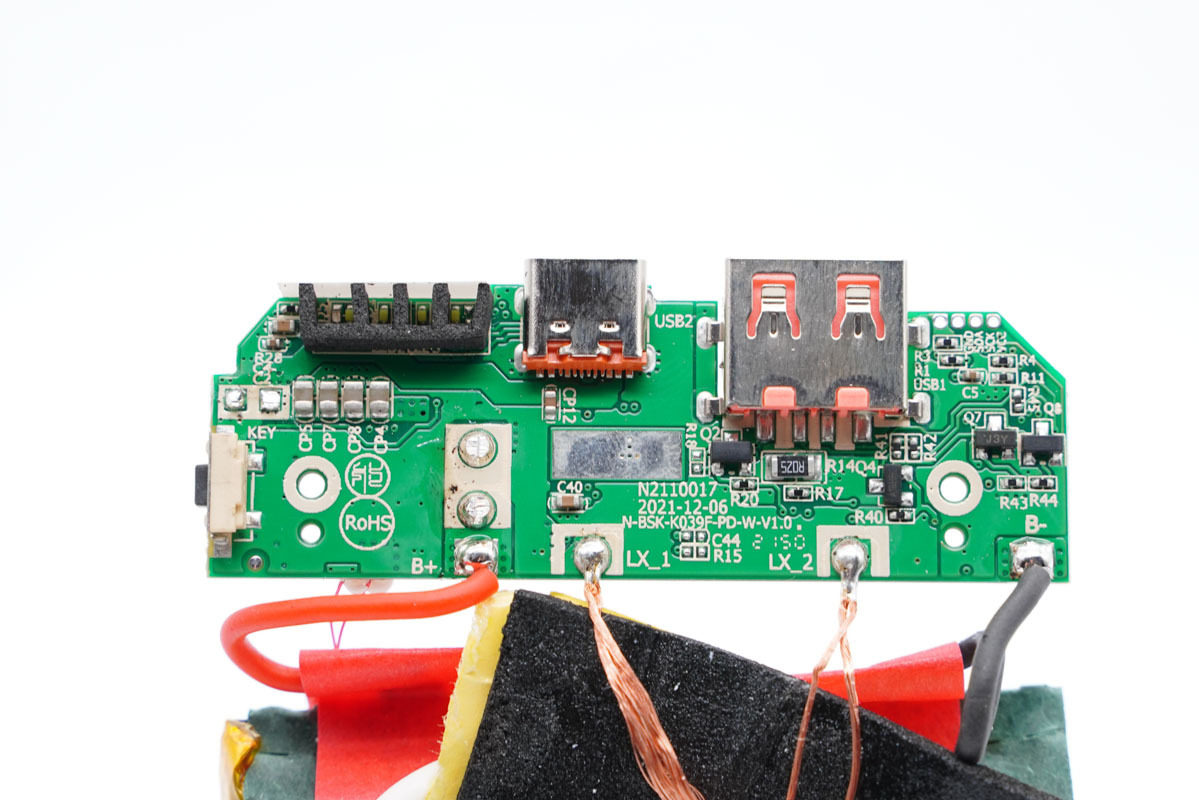 拆解报告：TECLAST台电磁吸无线快充移动电源W10 Pro-充电头网