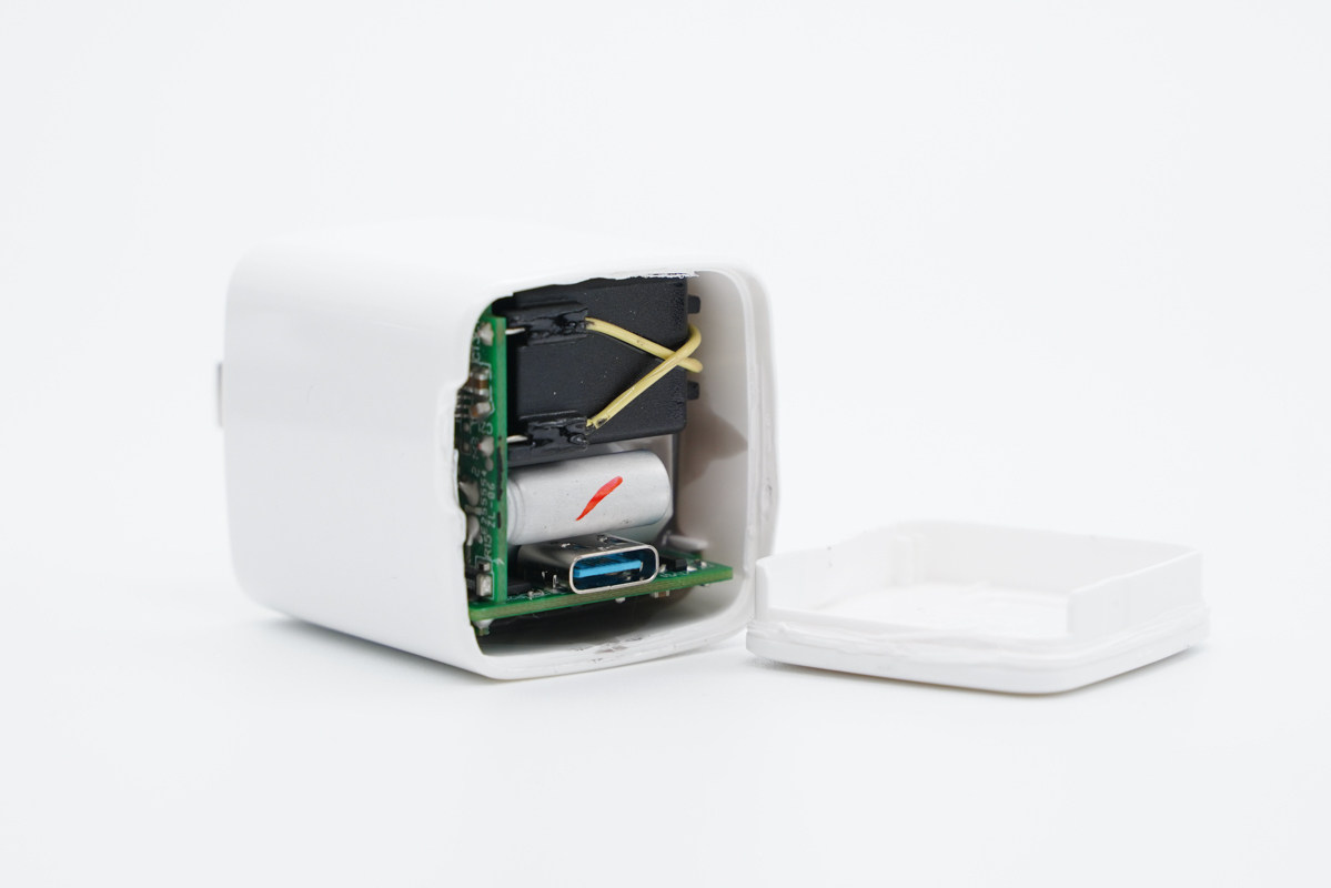 专为苹果iPhone 13设计，航嘉迷你30W安全快充拆解-充电头网