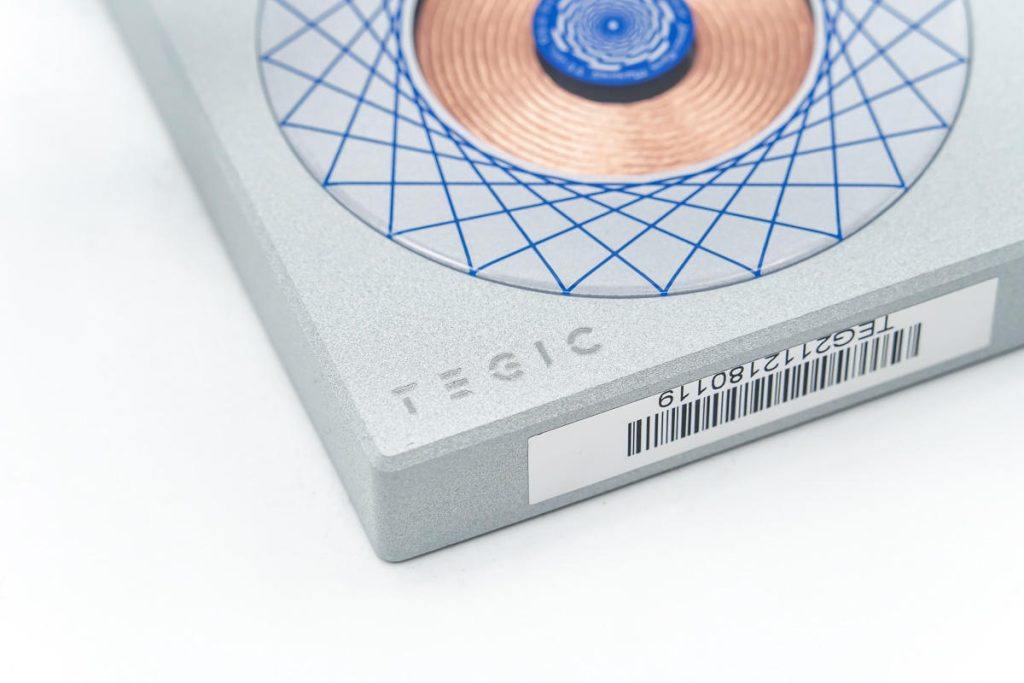 磁吸“留声机”，TEGIC 三合一无线充电器评测-充电头网