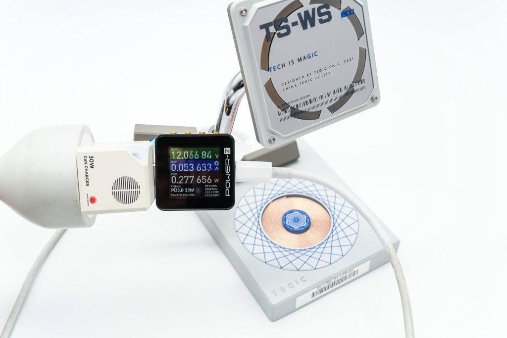 磁吸“留声机”，TEGIC 三合一无线充电器评测-充电头网