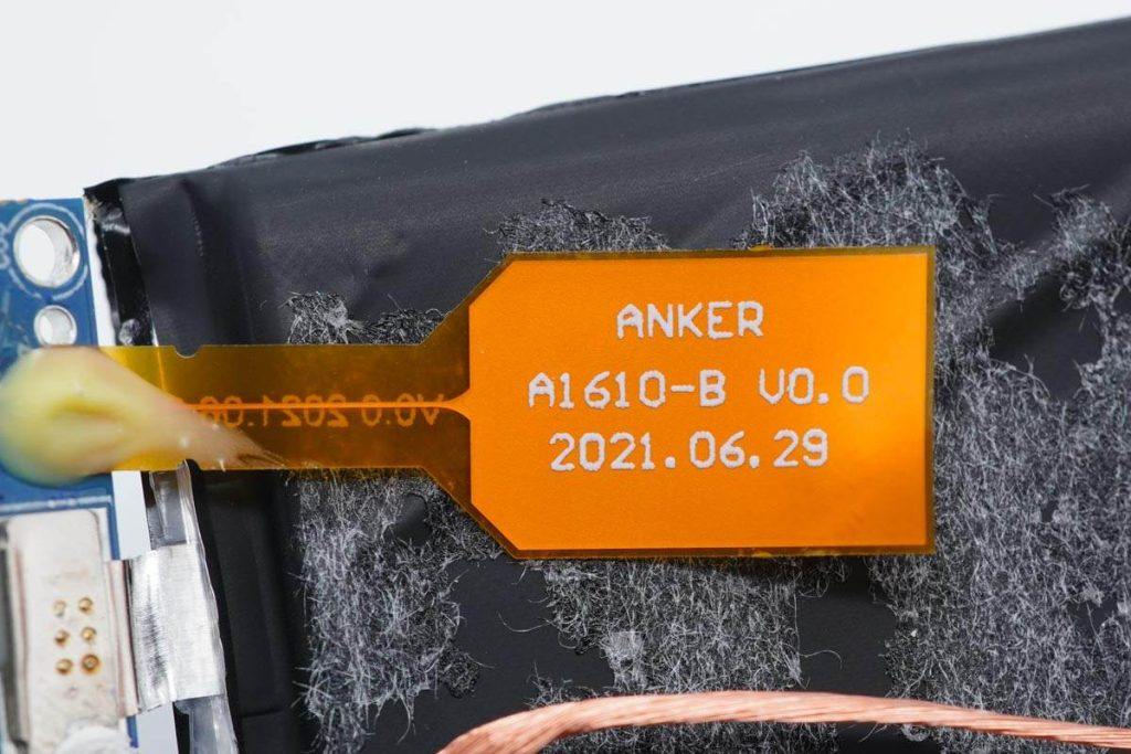 拆解报告：Anker安克MagGo带支架磁吸无线充电宝A1611-充电头网