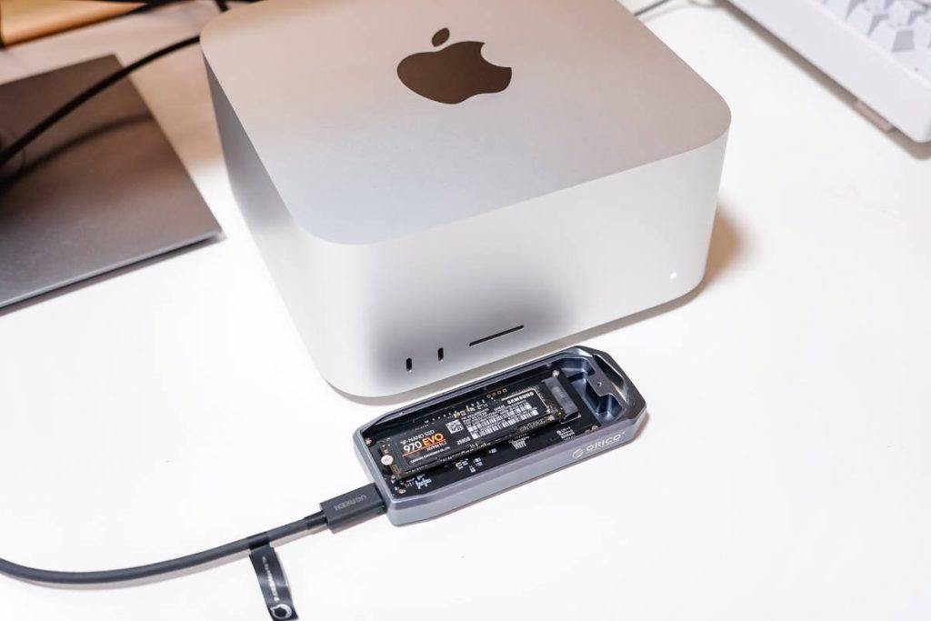 Mac Studio 选它准没错，绿联雷电4数据线评测-充电头网