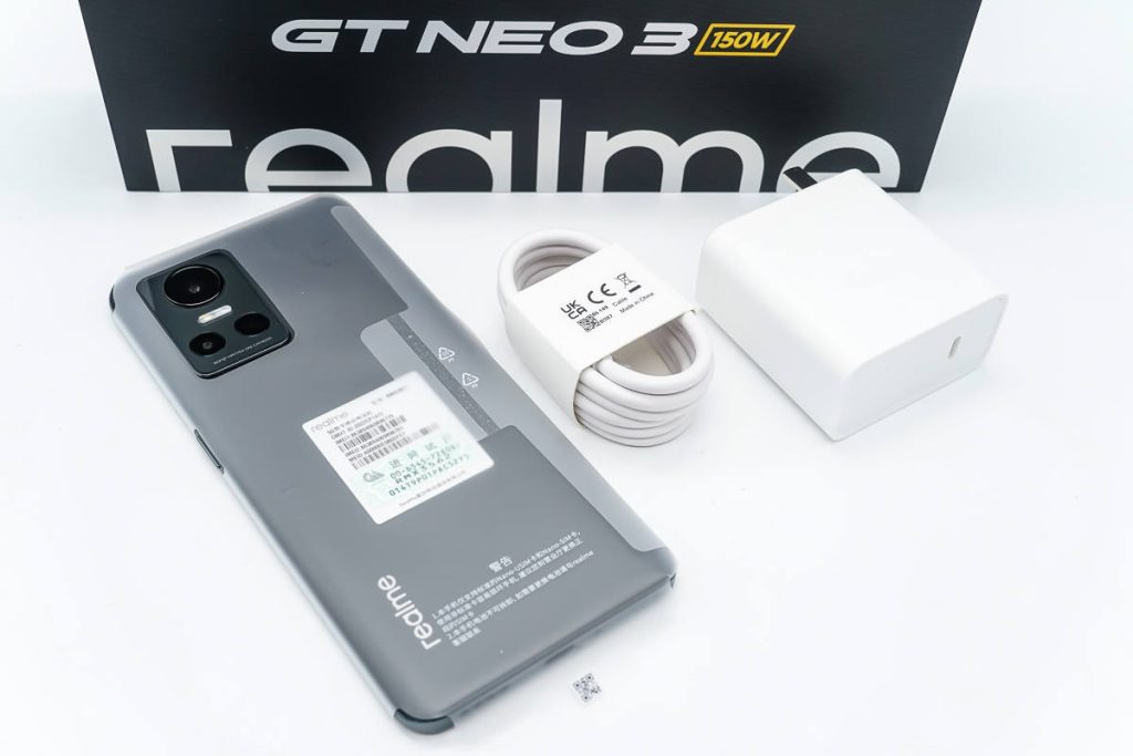 値下げしました realme gt neo3 150w充電モデル！ 高速150W充電「realme GT Neo3」がMWC2022で先行展示されていた