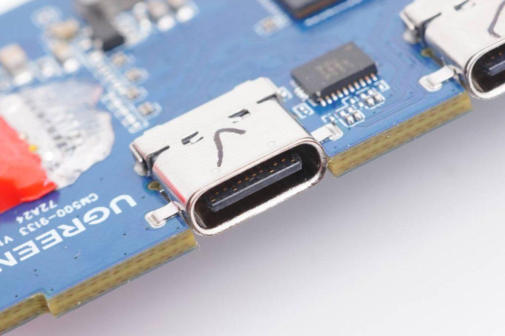 拆解报告：UGREEN绿联8K USB4多功能扩展坞CM500-充电头网