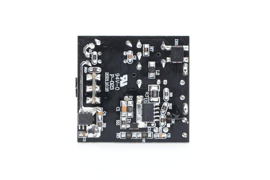拆解报告:品硕30W PD快充充电器P023-充电头网