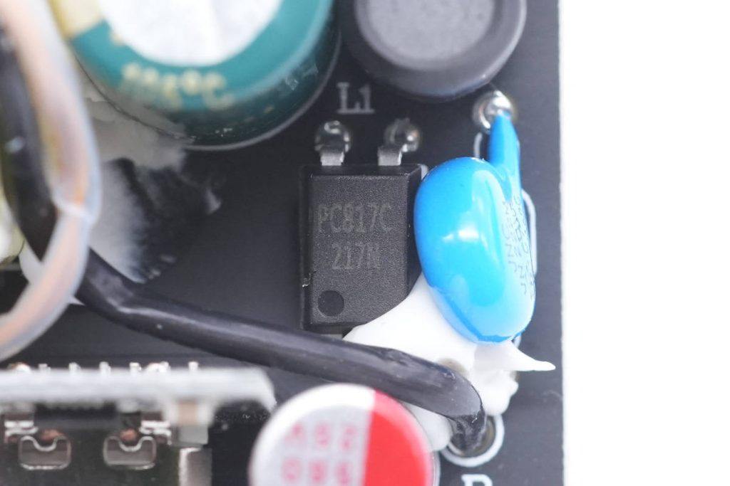 拆解报告:品硕30W PD快充充电器P023-充电头网