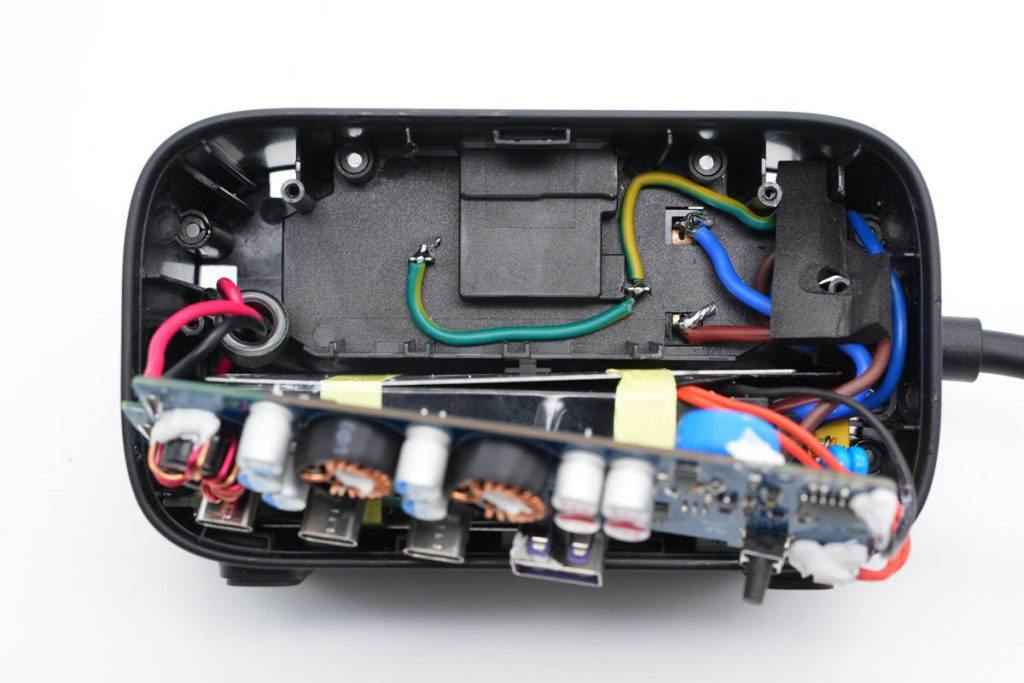 拆解报告：绿联100W智充魔盒Pro（3C1A）氮化镓插座CD270-充电头网