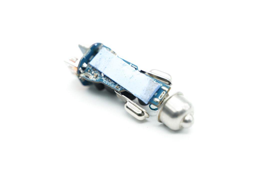 拆解报告:ZEEKR极氪83W 1A1C双口快充车充CQC10Z1A-充电头网
