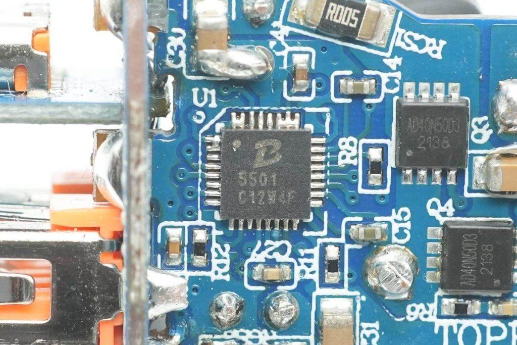 拆解报告:ZEEKR极氪83W 1A1C双口快充车充CQC10Z1A-充电头网