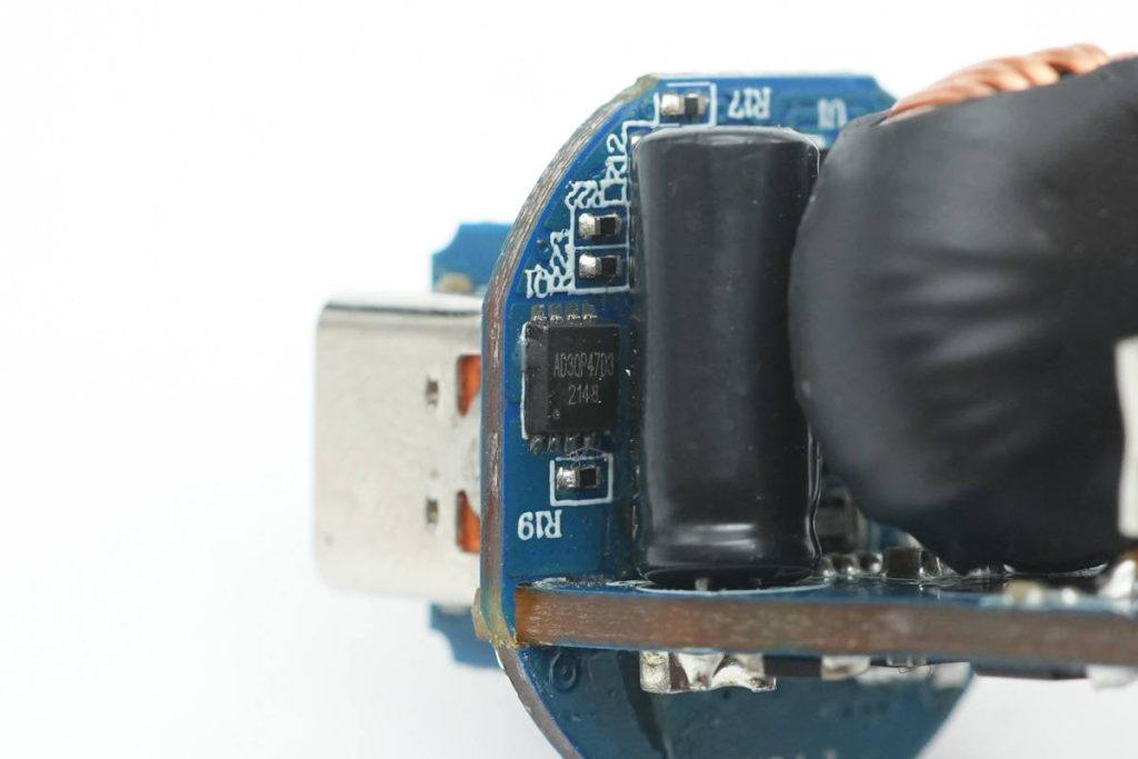 拆解报告:ZEEKR极氪83W 1A1C双口快充车充CQC10Z1A-充电头网