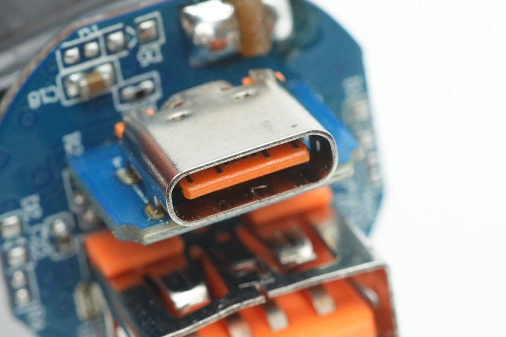 拆解报告:ZEEKR极氪83W 1A1C双口快充车充CQC10Z1A-充电头网