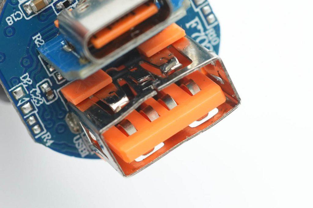 拆解报告:ZEEKR极氪83W 1A1C双口快充车充CQC10Z1A-充电头网