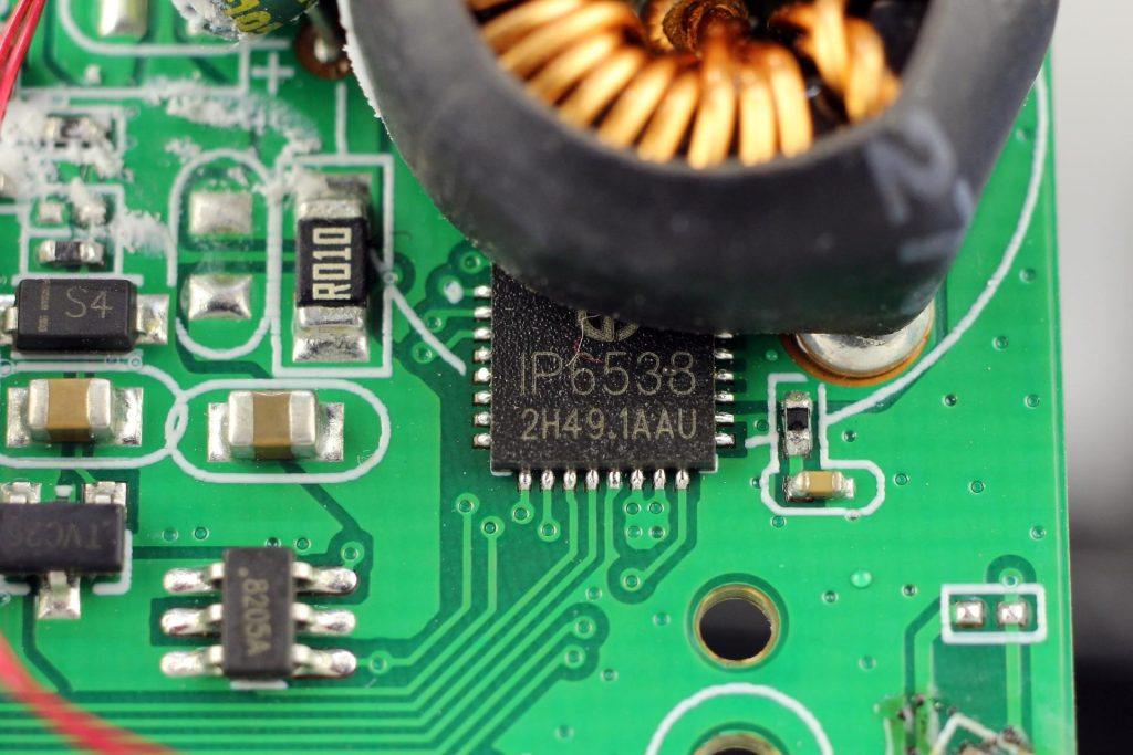 拆解报告:GADMEI 100W 2C1A双向快充移动电源T2100-充电头网