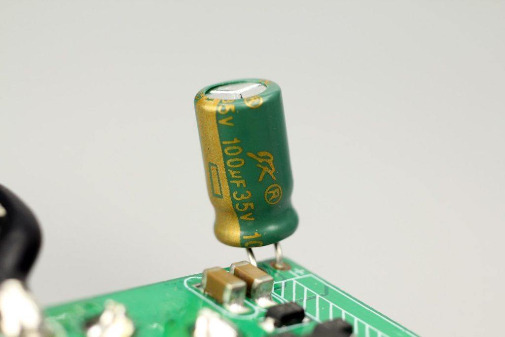 拆解报告:GADMEI 100W 2C1A双向快充移动电源T2100-充电头网