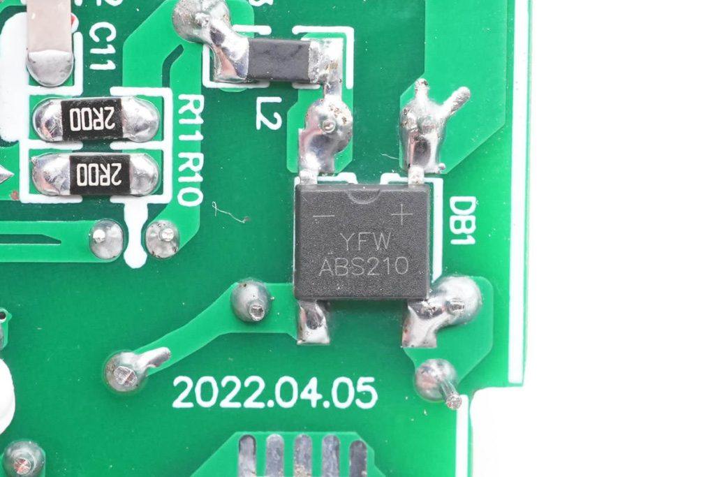 拆解报告:倍仕达20W 1A1C数显快充充电器K10S-充电头网