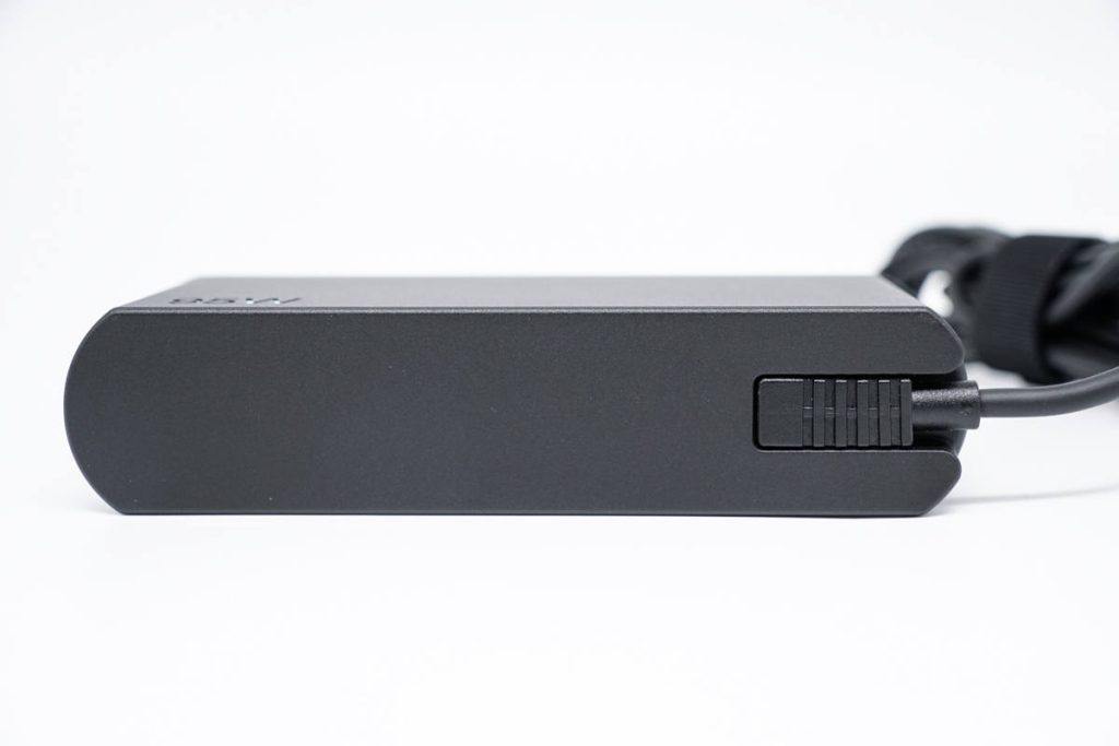 “梅花”与USB-C的结合同样轻盈,联想95W充电器评测-充电头网