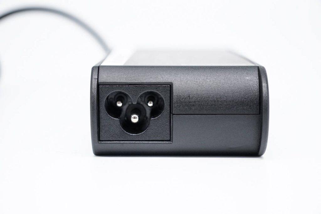 “梅花”与USB-C的结合同样轻盈,联想95W充电器评测-充电头网