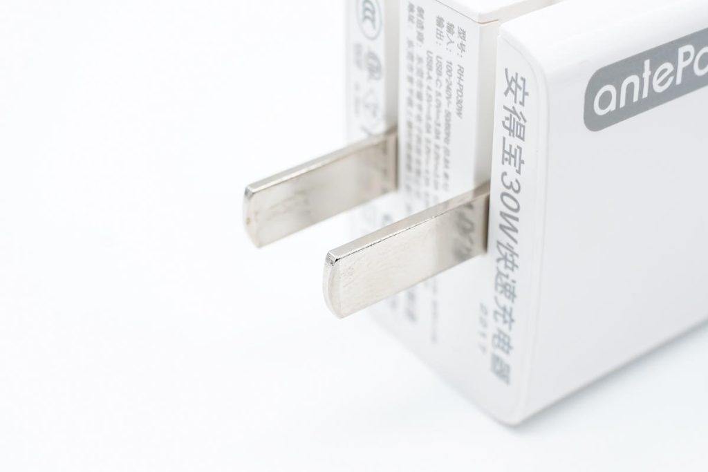 安得宝30W充电器体验:多类兼容,1C1A携手输出-充电头网