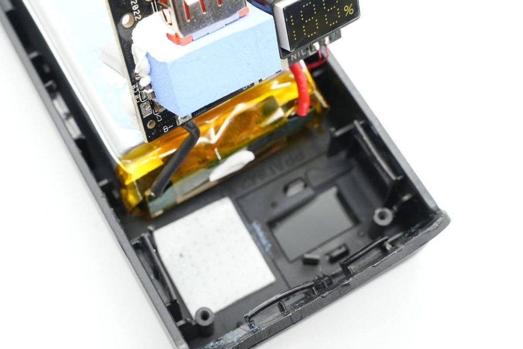 拆解报告:Baseus倍思30W 2A1C快充移动电源PPADM2-10-充电头网