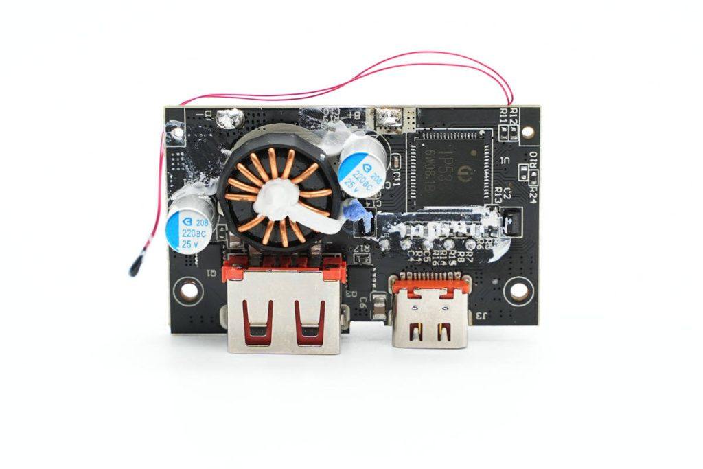 拆解报告:Baseus倍思30W 2A1C快充移动电源PPADM2-10-充电头网