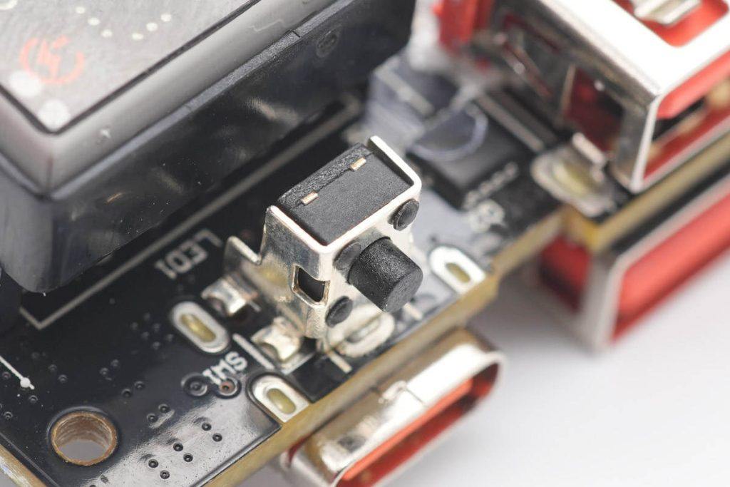 拆解报告:Baseus倍思30W 2A1C快充移动电源PPADM2-10-充电头网