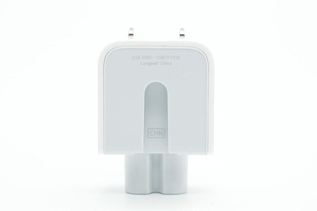 常规更新迭代？体积不变下的双C设计，苹果35W 双USB-C充电器评测-充电头网