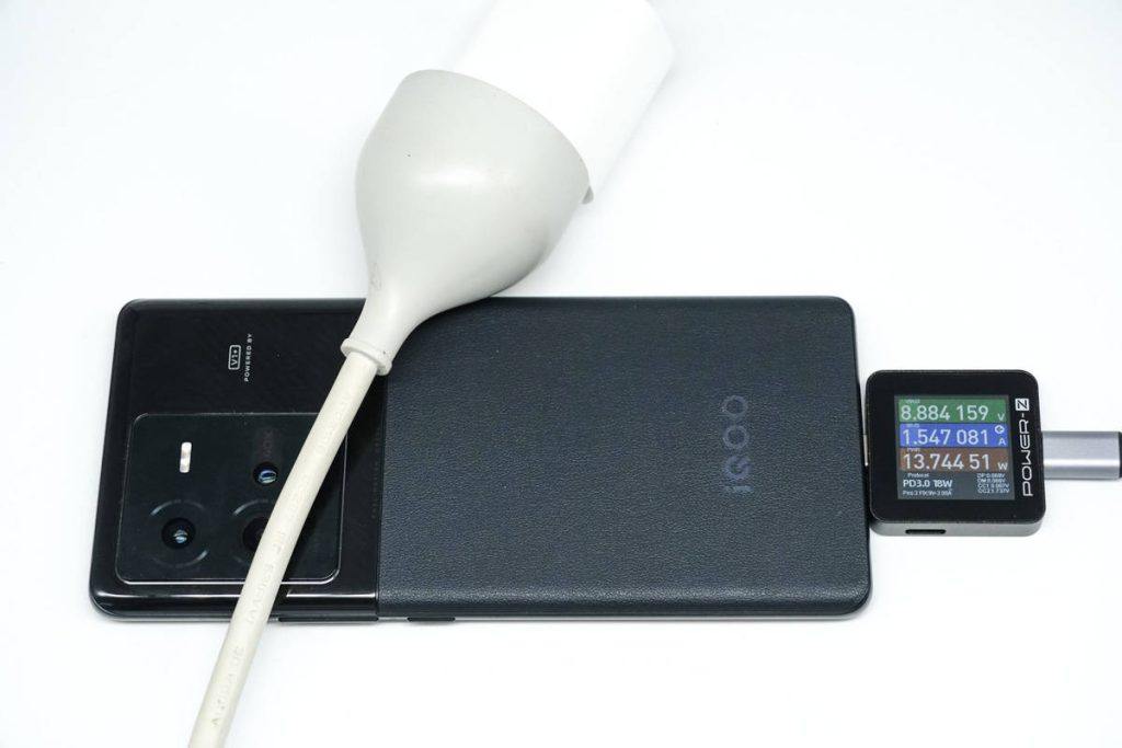 200W超快闪充，轻巧无负担，iQOO 10 Pro手机开箱评测-充电头网