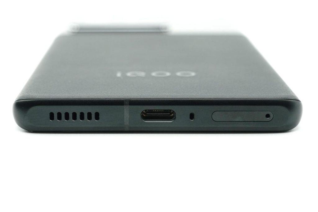 200W超快闪充，轻巧无负担，iQOO 10 Pro手机开箱评测-充电头网