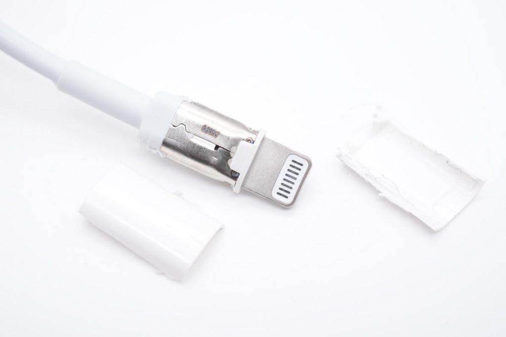 拆解报告：Apple苹果新款USB-C to Lightning线A2561-充电头网