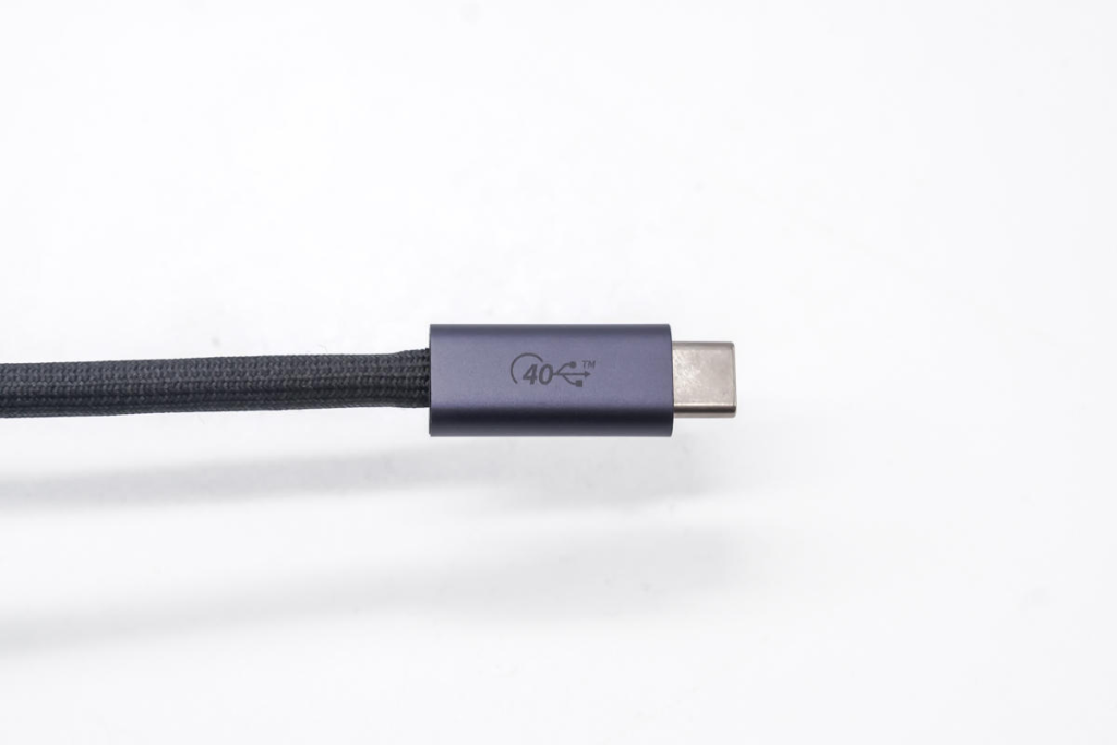 手持MacBook Air M2，哪些全功能USB4/雷电4数据线值得入手-充电头网