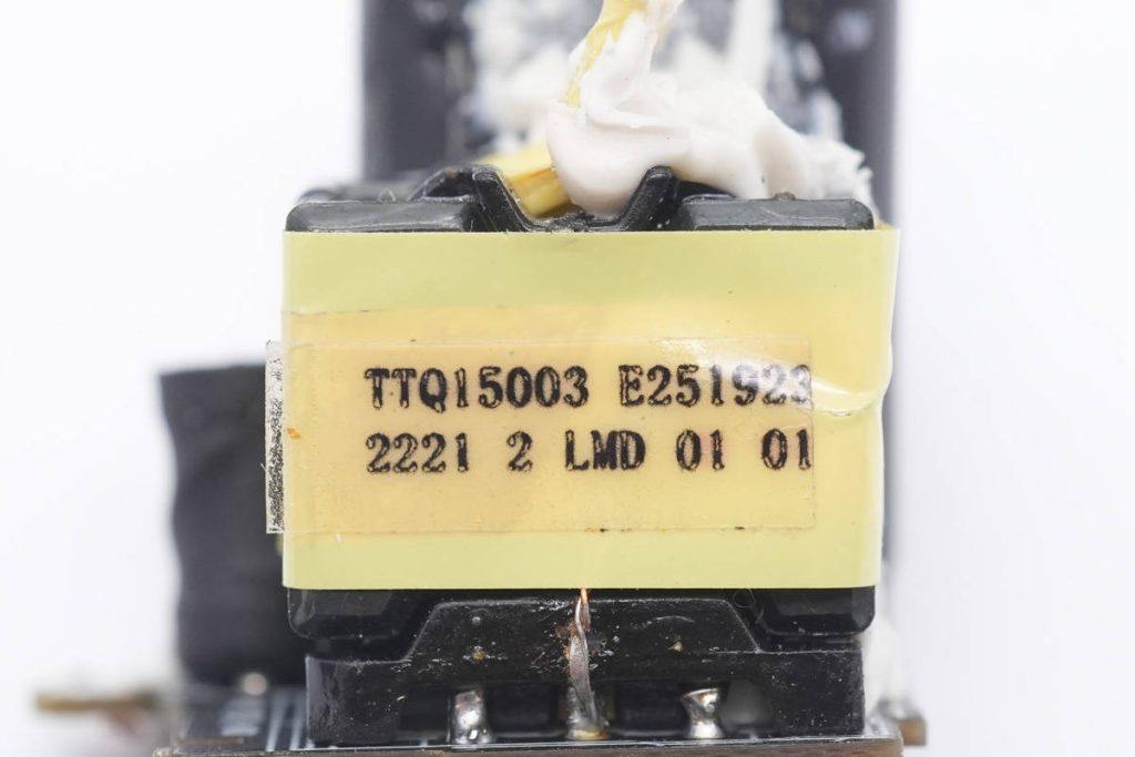拆解报告：ZMI紫米20W迷你氮化镓充电器A01-充电头网