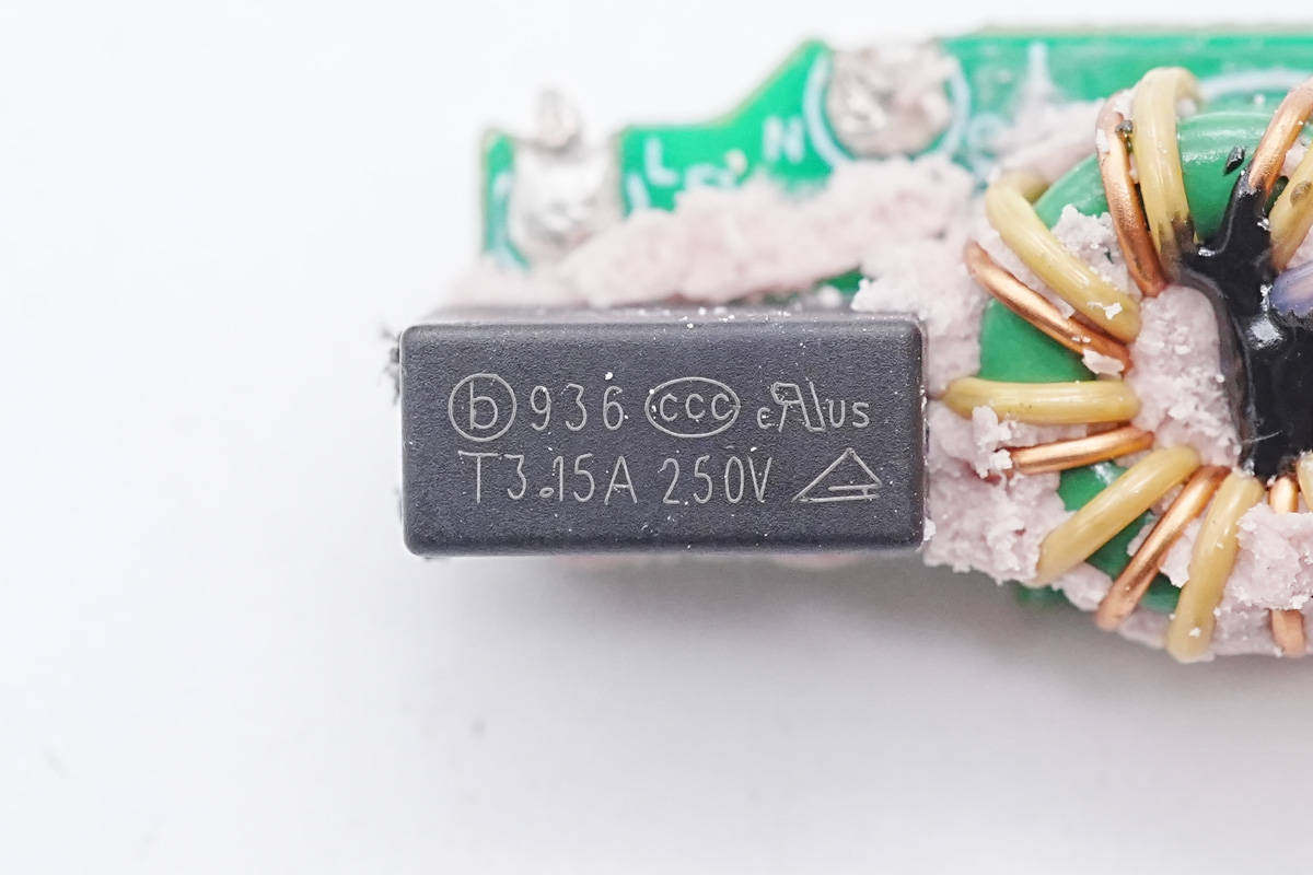 拆解报告:Anker安克65W 2C1A全氮化镓充电器A2668-充电头网