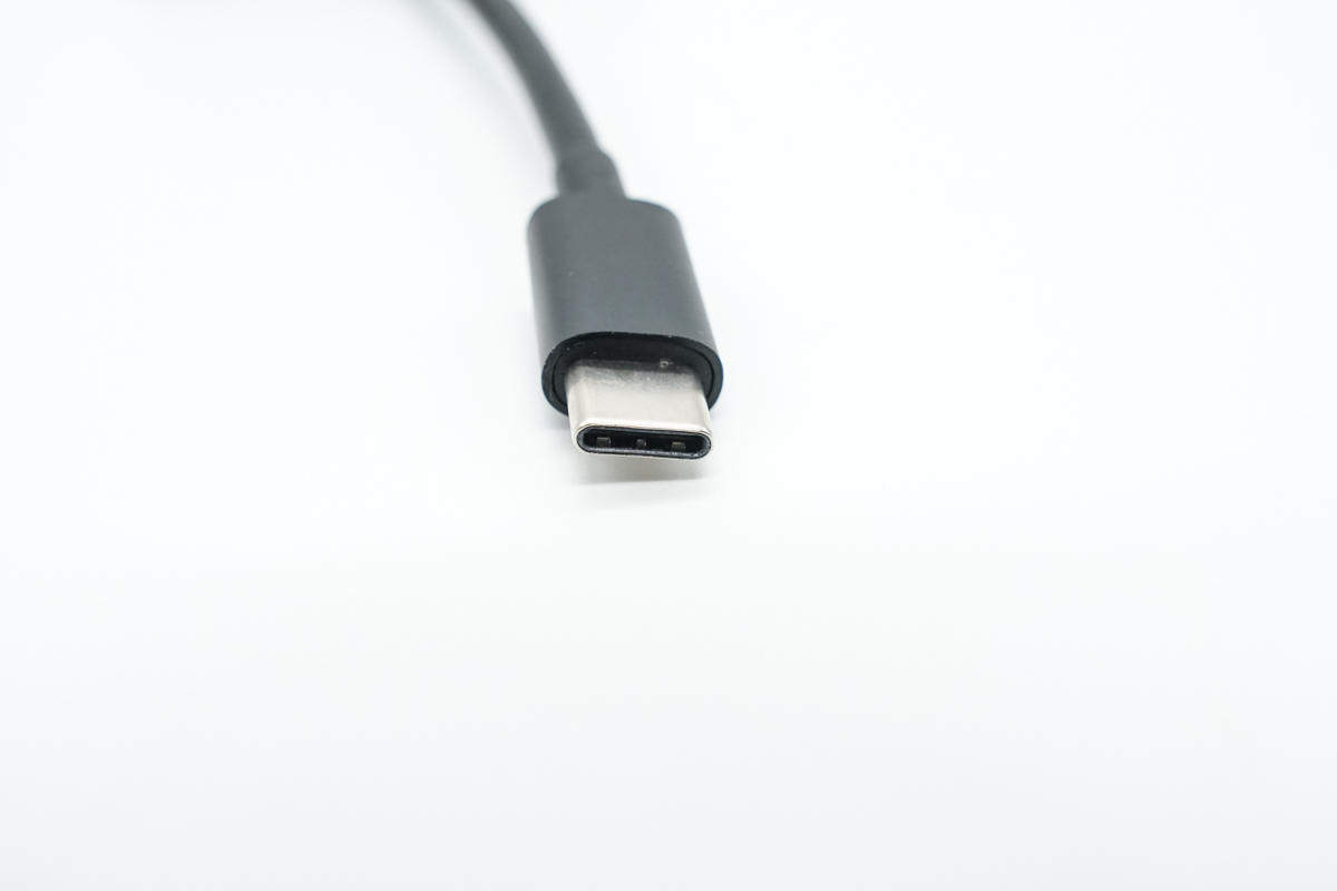 自带USB-C线材，旧款显示器焕新生，联想thinkplus USB-C 三合一便携扩展器评测-充电头网