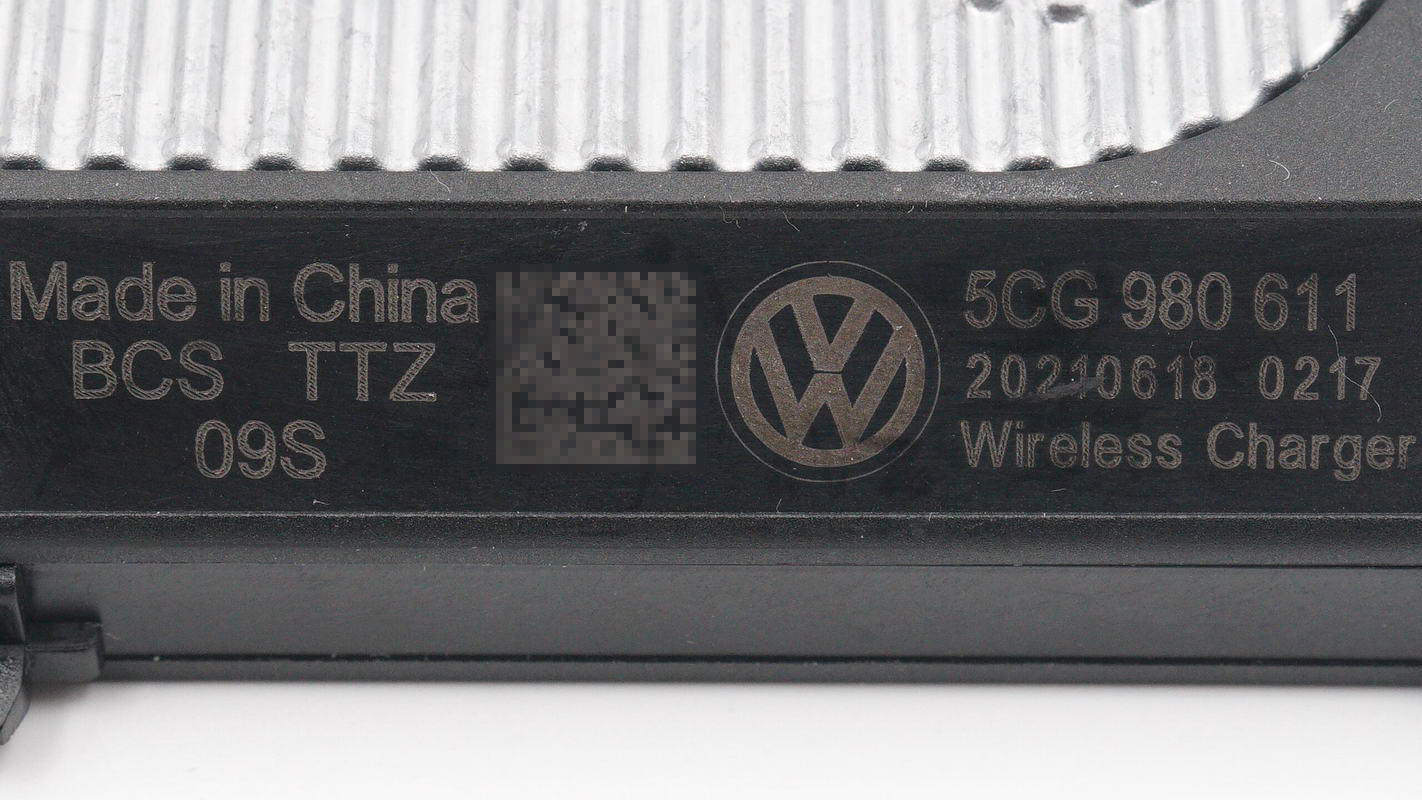 拆解报告：Volkswagen大众汽车原装车载无线充电器-充电头网