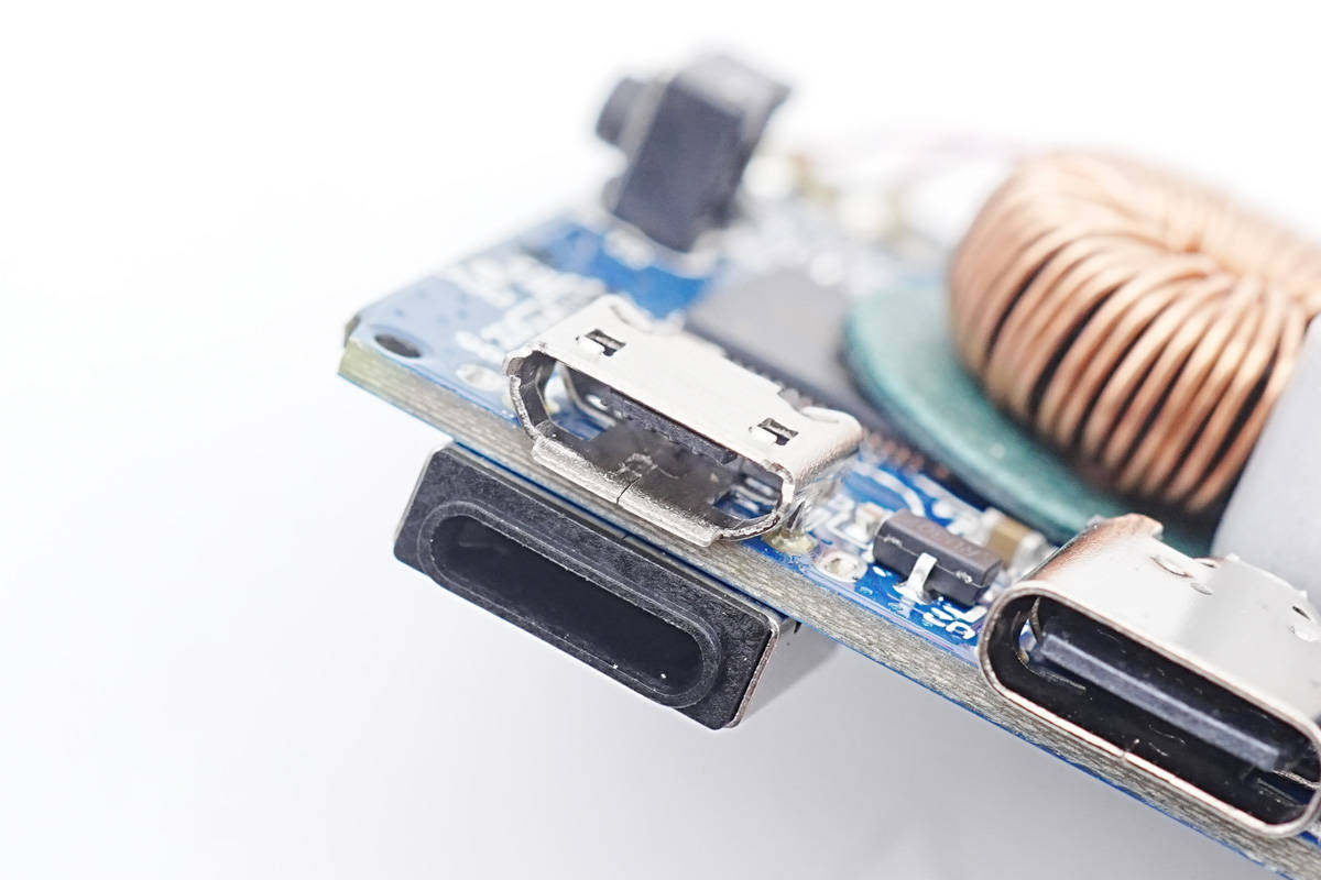 拆解报告:ROMOSS罗马仕30000mAh 30W移动电源PEA30-192-充电头网