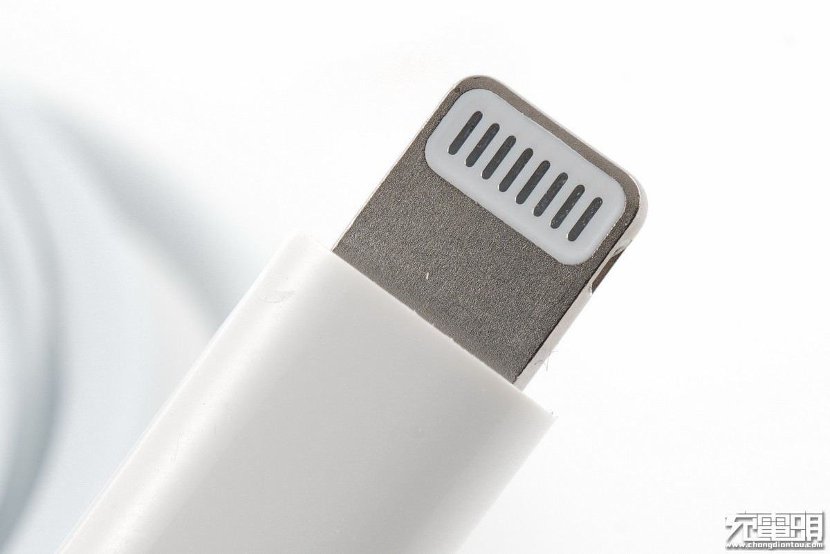 浅析：为什么苹果C2L线USB-C接口与常规USB-C接口内部针脚数量不同？-充电头网