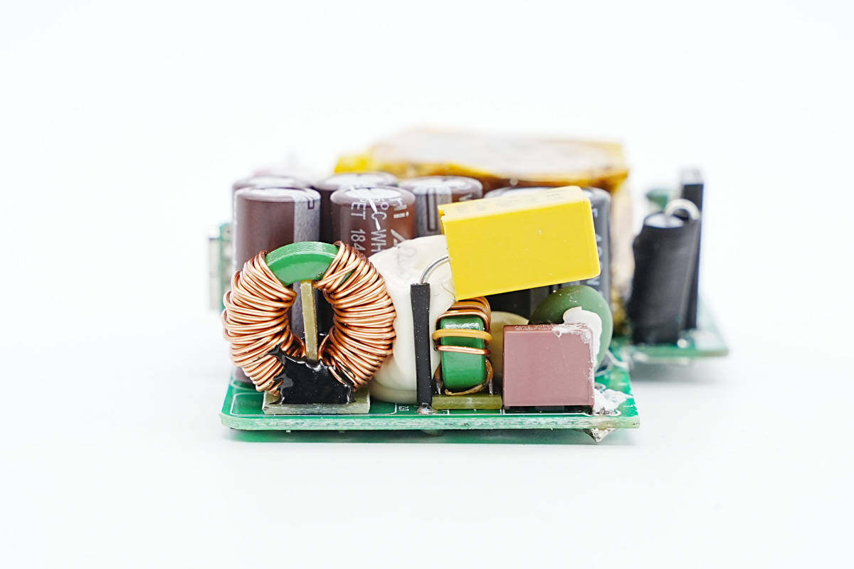 拆解报告:瞬电60W USB-C快充充电器-充电头网