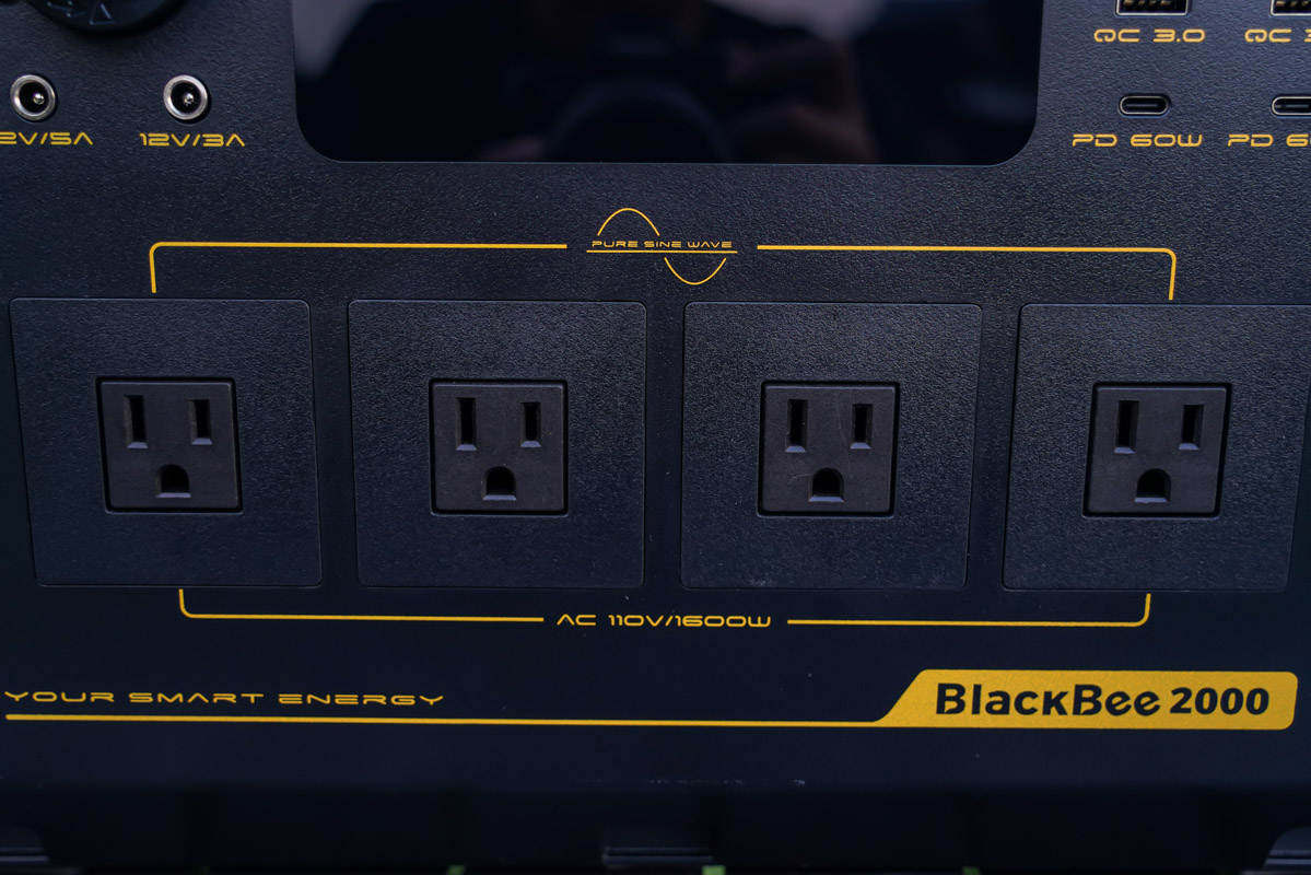 收纳一体，露营旅游更便携，沃太BlackBee 2000户外电源评测-充电头网