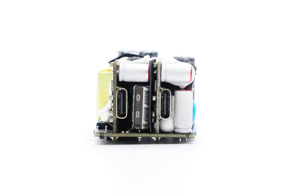 拆解报告:MOMAX摩米士40W双USB-C快充充电器UM31CN-充电头网